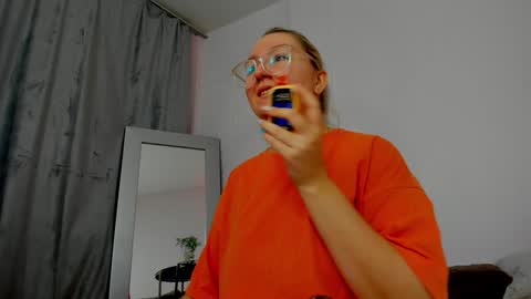 Snapshot of debbie_taylor chatting on 12.09.24 Debbie Mon Tue Fri Sun Sat GMT 3 1000am - 0400pm  online show from 12.09.24