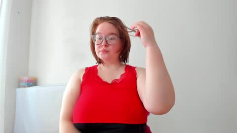 Snapshot of debbiewood chatting on 05.19.26 DeboraDebbieDee online show from 05.19.26