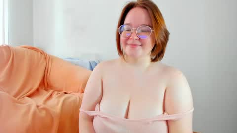 Snapshot of debbiewood chatting on 05.23.26 DeboraDebbieDee online show from 05.23.26