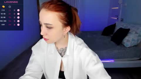 Snapshot of deborah_moore chatting on 02.11.25 Debora online show from 02.11.25