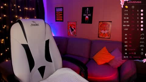 Snapshot of deborah_moore chatting on 10.08.25 Debora online show from 10.08.25