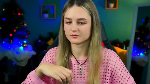 Snapshot of deboralarson chatting on 12.17.24 Debora online show from 12.17.24