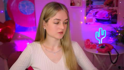 Snapshot of deboralarson chatting on 03.10.25 Debora online show from 03.10.25