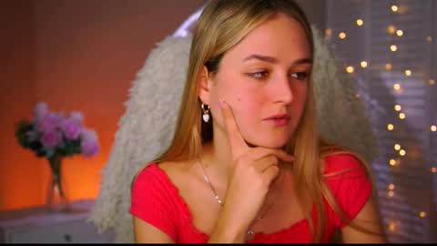 Snapshot of deboralarson chatting on 09.29.25 Debora online show from 09.29.25