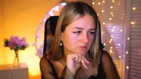 Snapshot of deboralarson chatting on 11.12.25 Debora online show from 11.12.25