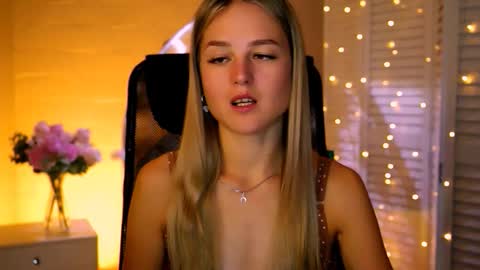 Snapshot of deboralarson chatting on 11.13.25 Debora online show from 11.13.25