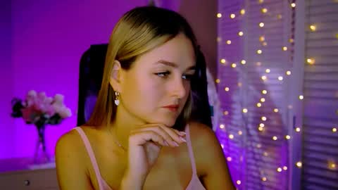 Snapshot of deboralarson chatting on 11.18.25 Debora online show from 11.18.25