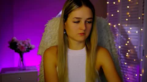 Snapshot of deboralarson chatting on 11.20.25 Debora online show from 11.20.25