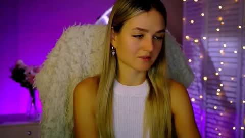 Snapshot of deboralarson chatting on 11.22.25 Debora online show from 11.22.25