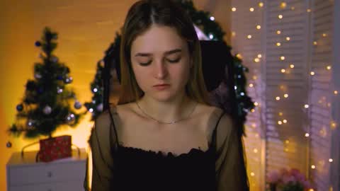 Snapshot of deboralarson chatting on 12.22.25 Debora online show from 12.22.25