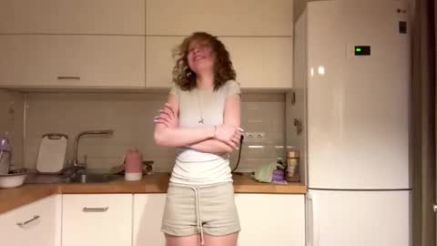 Hello My name is Sarah im new model here and little but shy. online show from 01.18.26