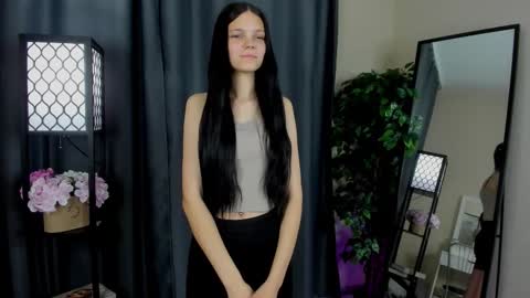 Snapshot of debrahfierman chatting on 11.08.25 Eva online show from 11.08.25