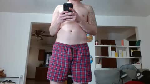 Snapshot of decentdick93 chatting on 03.01.25 Decentdick93 online show from 03.01.25