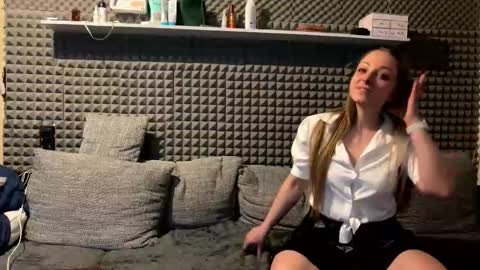 Snapshot of dee_lorrie chatting on 03.20.26 Dee Lorrie online show from 03.20.26