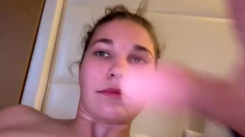 Snapshot of deepthroatqueen33 chatting on 11.19.25 deepthroatqueen33 online show from 11.19.25