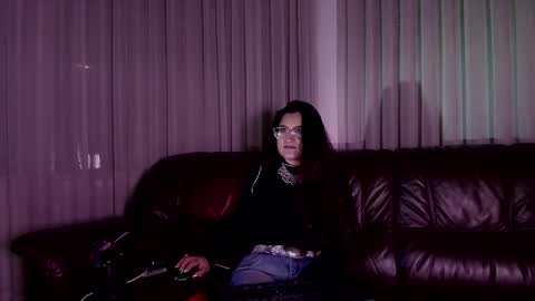 Snapshot of deesseluxure_ chatting on 01.11.25 Andre online show from 01.11.25