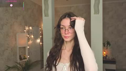 Snapshot of defeded_lovee chatting on 10.08.25 Amy online show from 10.08.25