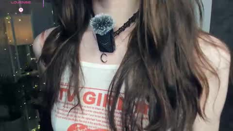 Snapshot of defeded_lovee chatting on 12.14.25 Amy online show from 12.14.25