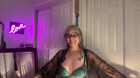 Snapshot of degeneratesaint chatting on 09.23.25 Tori online show from 09.23.25