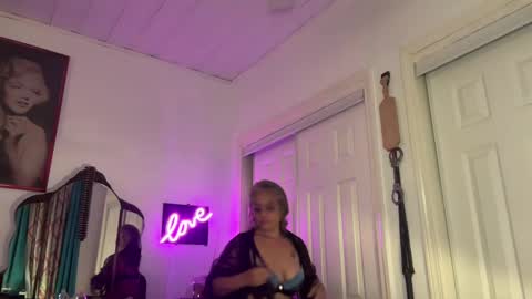 Snapshot of degeneratesaint chatting on 09.25.25 Tori online show from 09.25.25