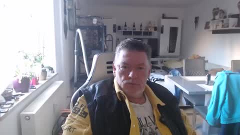 Snapshot of deinprinz2312 chatting on 02.19.25 deinprinz2312 online show from 02.19.25