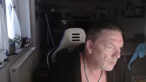 Snapshot of deinprinz2312 chatting on 09.21.25 deinprinz2312 online show from 09.21.25