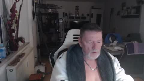 Snapshot of deinprinz2312 chatting on 11.04.25 deinprinz2312 online show from 11.04.25