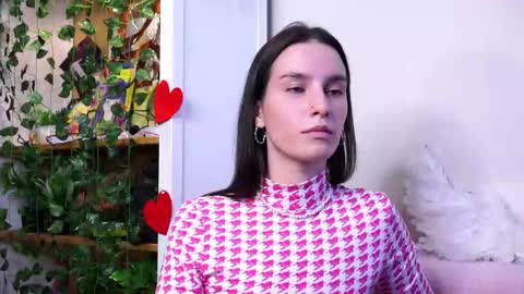 Snapshot of deirdreorem chatting on 11.02.25 Esme 19 years old online show from 11.02.25