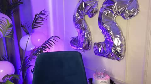 sexy bimbo little kitty asian misstress quen princes sexy girl you can just call me pleasure online show from 12.13.24