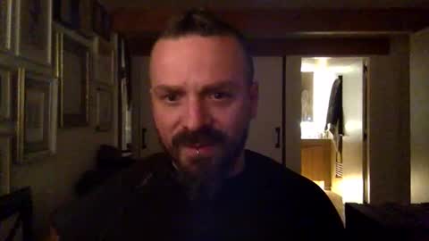 Snapshot of deivitzzz chatting on 10.28.25 Hermes online show from 10.28.25