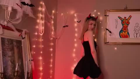 Snapshot of delcieodoherty chatting on 10.31.25 Adla online show from 10.31.25