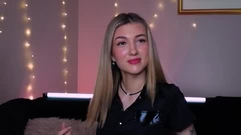 Snapshot of delcieodoherty chatting on 11.27.25 Adla online show from 11.27.25