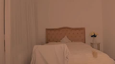 Snapshot of deliadelicious chatting on 02.04.25 deliadelicious online show from 02.04.25