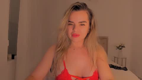 Snapshot of deliadelicious chatting on 02.15.25 deliadelicious online show from 02.15.25