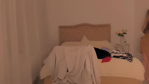 Snapshot of deliadelicious chatting on 02.21.25 deliadelicious online show from 02.21.25