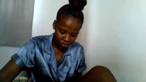 Snapshot of deliciousbabe01 chatting on 06.18.26 EVAH online show from 06.18.26