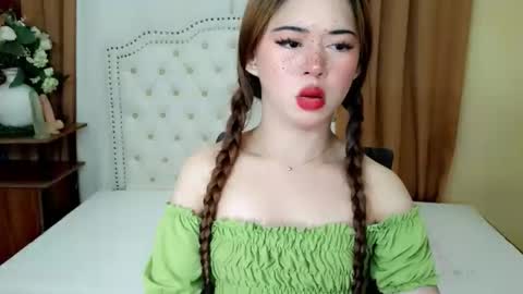 Snapshot of deliciously_sophie chatting on 05.22.26 Sophie online show from 05.22.26
