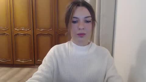 Snapshot of delightaurora chatting on 11.13.25 Aurora online show from 11.13.25