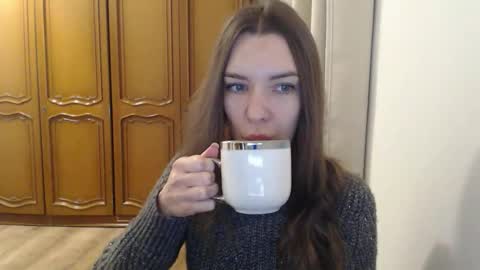 Snapshot of delightaurora chatting on 11.25.25 Aurora online show from 11.25.25