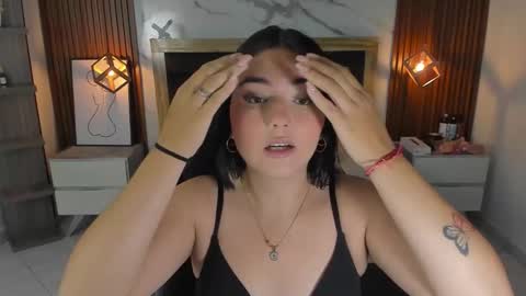 Snapshot of delilaquinn chatting on 11.10.25 delilaquinn online show from 11.10.25