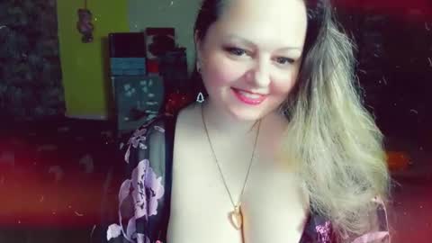 Snapshot of delinnia chatting on 12.19.24 Margo online show from 12.19.24