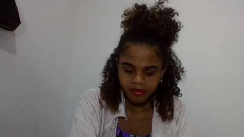 Snapshot of delphineee chatting on 06.18.26 delphine online show from 06.18.26