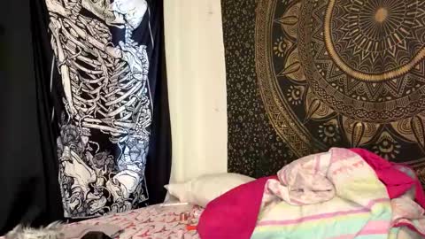 Snapshot of deluxxxeblu chatting on 01.19.25 TankinBody online show from 01.19.25