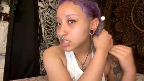 Snapshot of deluxxxeblu chatting on 01.21.25 TankinBody online show from 01.21.25