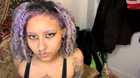 Snapshot of deluxxxeblu chatting on 01.25.25 TankinBody online show from 01.25.25