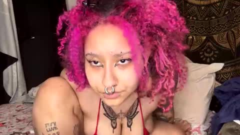 Snapshot of deluxxxeblu chatting on 02.25.25 TankinBody online show from 02.25.25