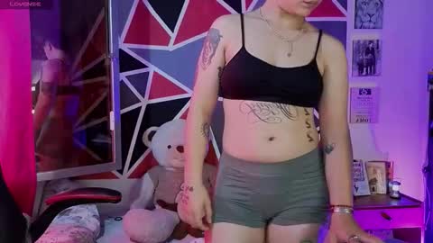 Snapshot of demimoore222 chatting on 02.18.26 DEMI online show from 02.18.26