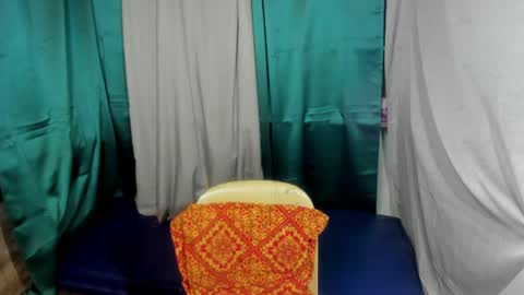 Snapshot of den_cummers chatting on 04.25.26 den_cummers online show from 04.25.26