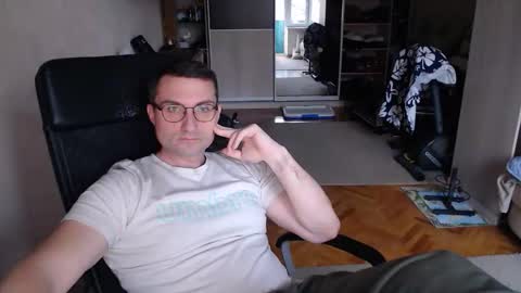 Snapshot of den_lover1 chatting on 10.25.25 Den online show from 10.25.25