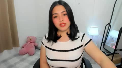 Snapshot of dencyleander chatting on 10.24.25 Demi online show from 10.24.25